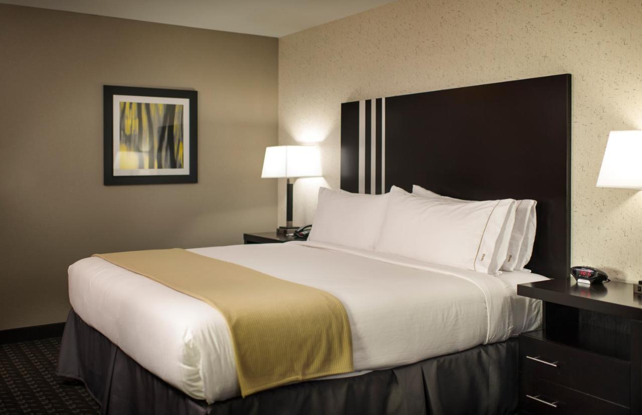 Holiday Inn Express And Suites Madison Central By Ihg Exterior photo