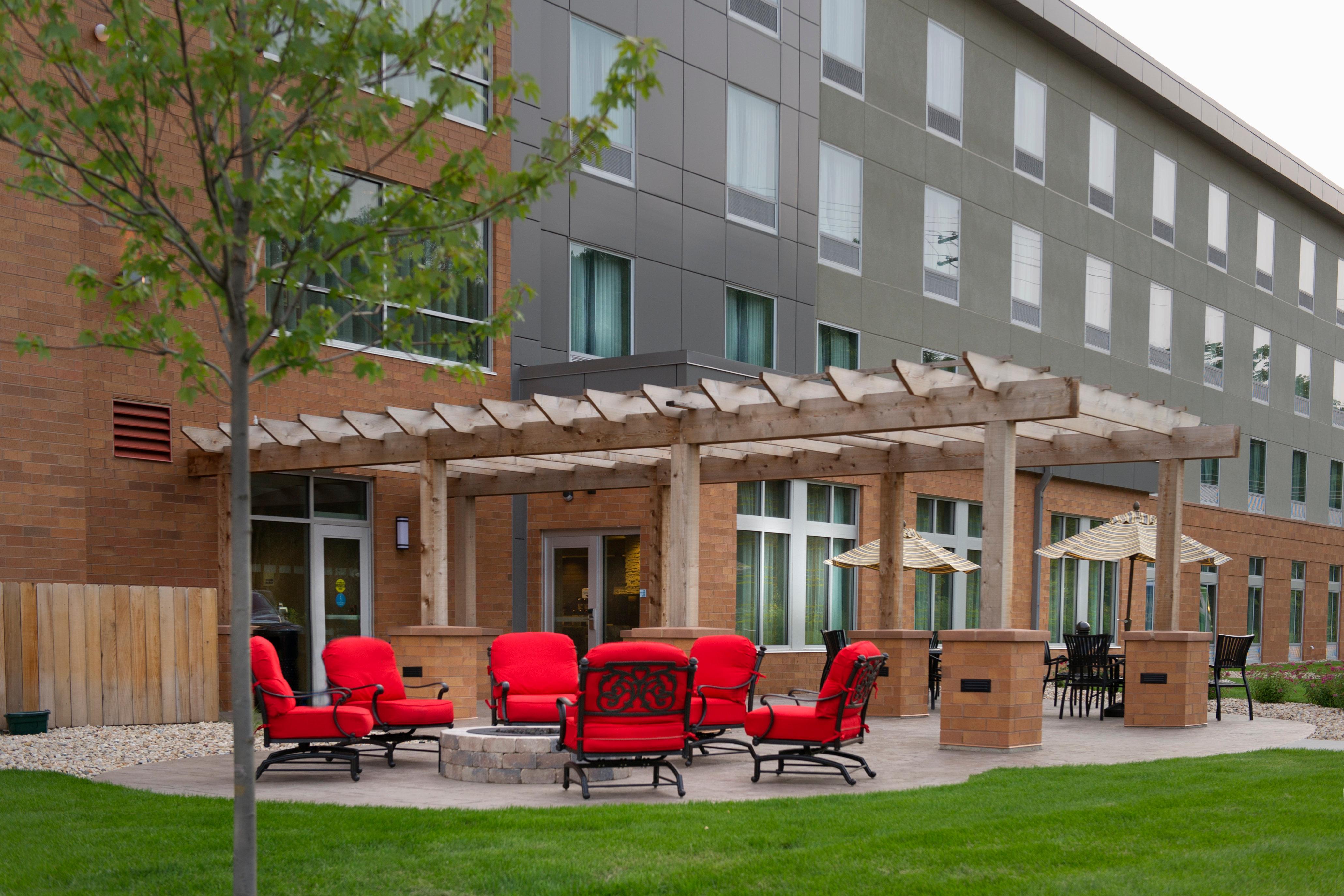 Holiday Inn Express And Suites Madison Central By Ihg Exterior photo