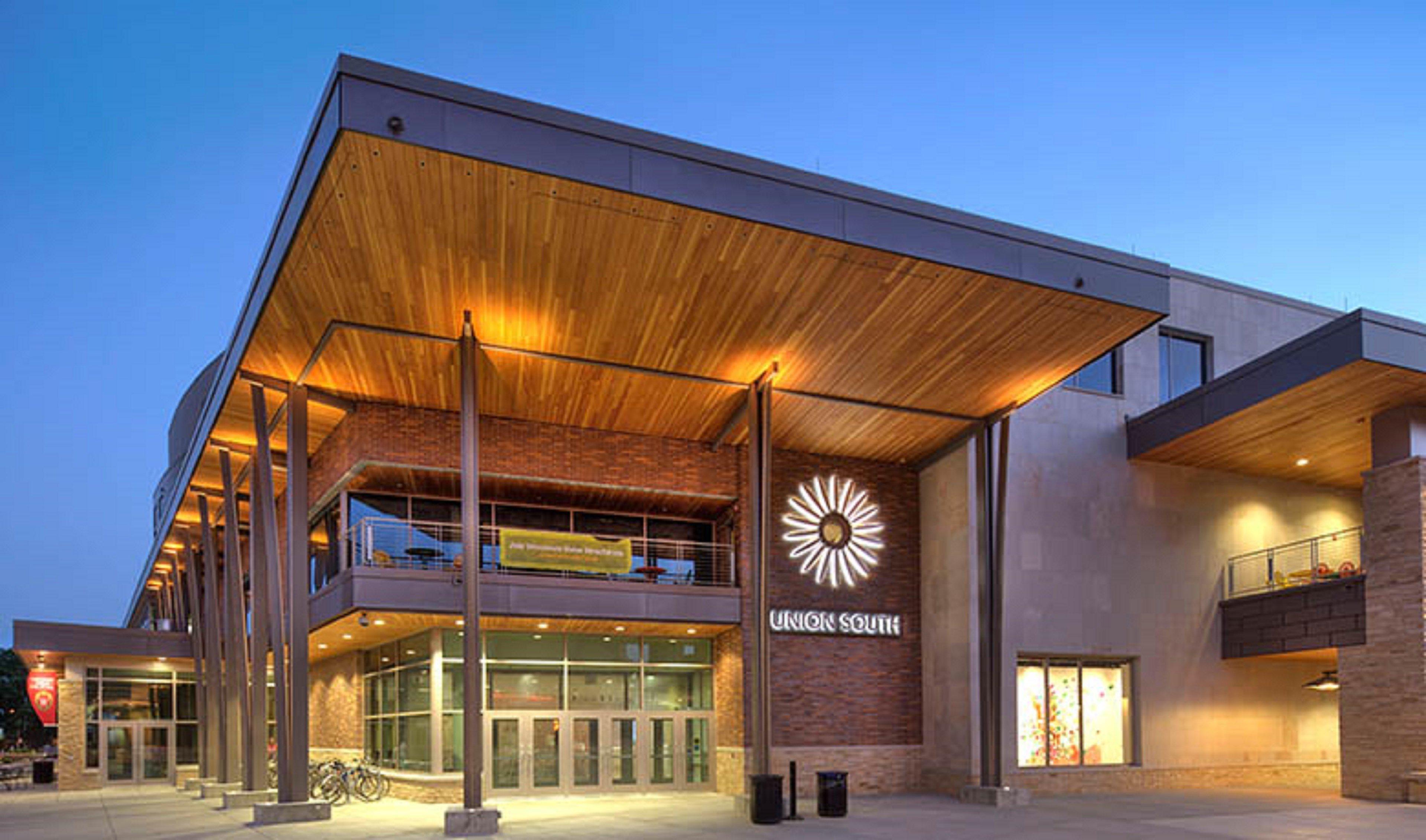 Holiday Inn Express And Suites Madison Central By Ihg Exterior photo