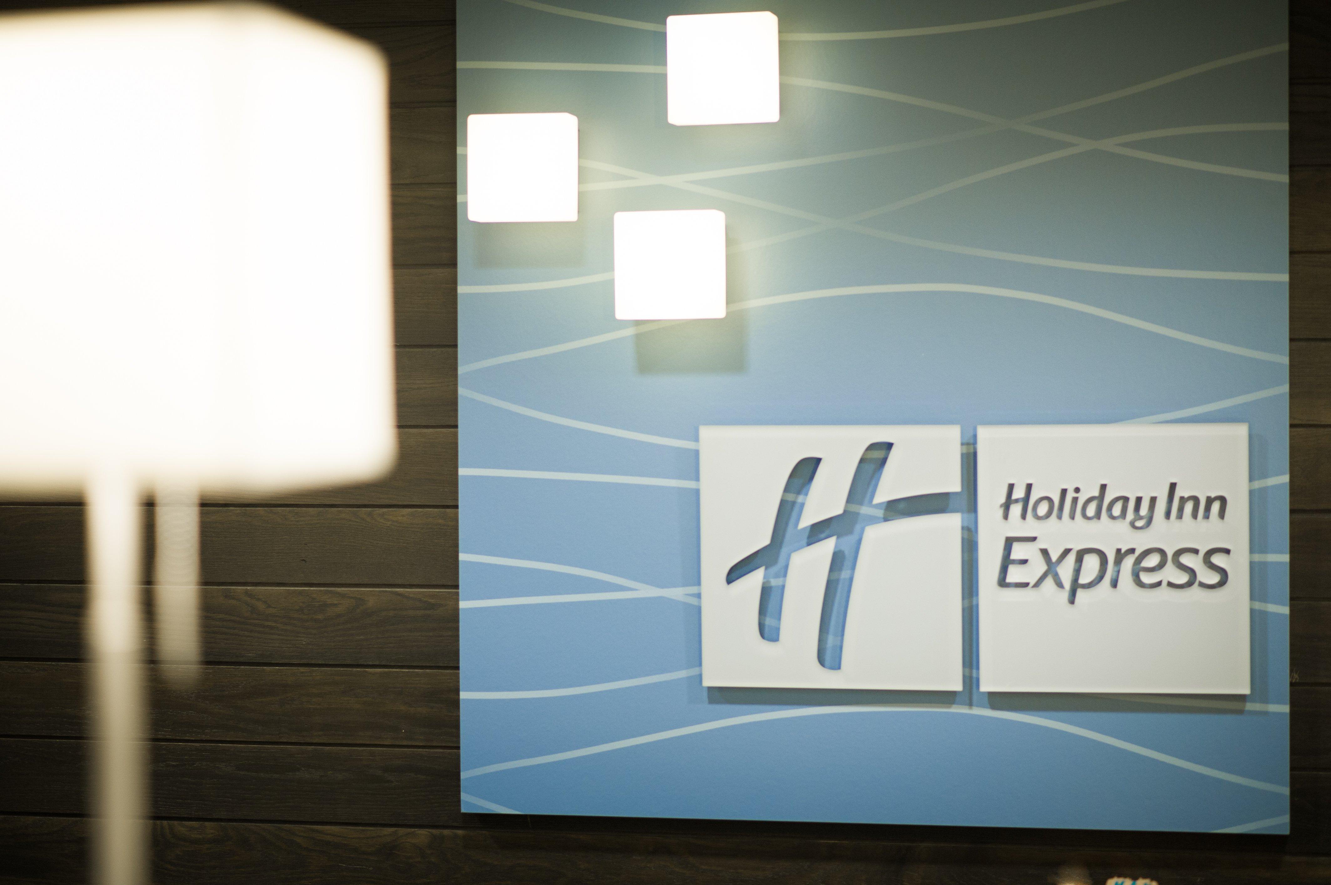 Holiday Inn Express And Suites Madison Central By Ihg Exterior photo