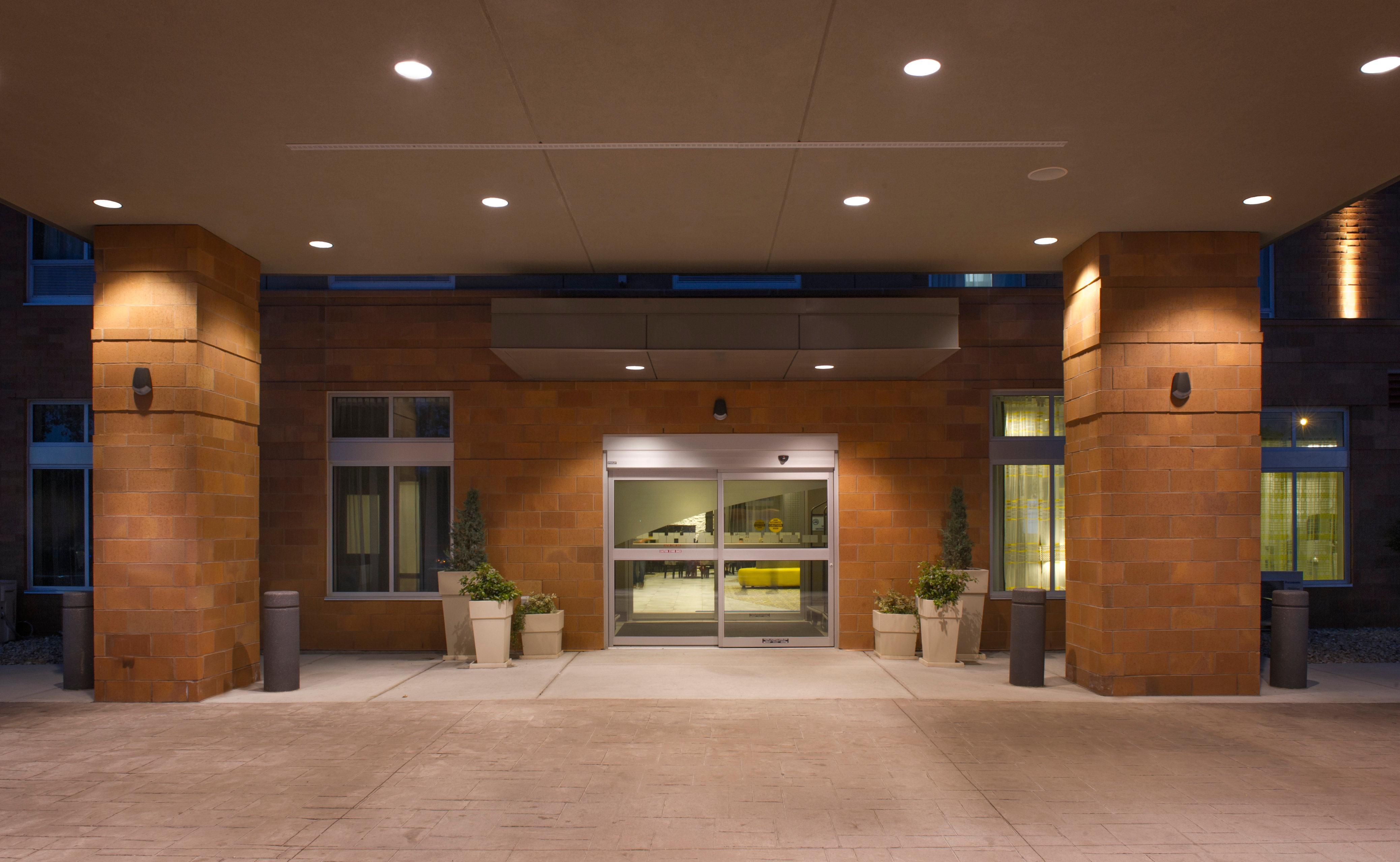 Holiday Inn Express And Suites Madison Central By Ihg Exterior photo